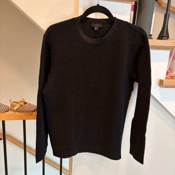 EUC COS Classic Black Knit Sweater Jumper M 100% Wool Horizontal Ribbed